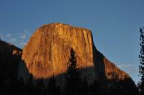 A primeira visão do imponente El Capitán, a montanha mais conhecida do Yosemite National Park, na Califórnia, nos Estados Unidos